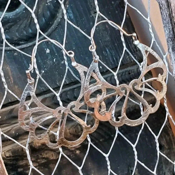 Abstract Lotus Flower Elegant Silver Brushed Steel Filigree Cutout Earrings - Picture 3 of 8